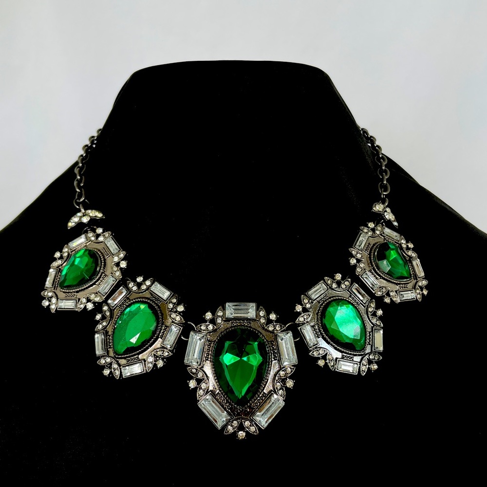 Art Deco vintage inspired Green and Crystal Bold Regal Statement Necklace, NWOT